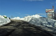 09 Sulle nevi del laghetto del Pertus alla Forcella Alta (1300 m) di Carenno